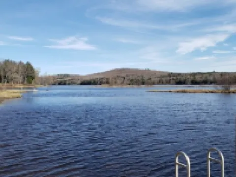 Bear Cabin: Charming 2-bedroom cabin with WiFi, AC in marvelous Sebec 皮斯卡特奎斯縣酒店