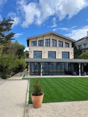 Exceptionnelle Villa en Front de Mer, Accès Privé Plage, Piscine