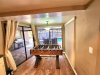 Tampa Vacation Home - 3BR 10 PPL - Pool