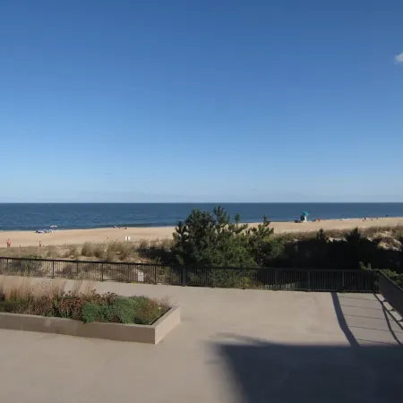 Magnificent Ocean Front. Beautiful Five-Star. Perfect, Quiet Get-Away.