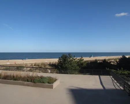 Magnificent Ocean Front. Beautiful Five-Star. Perfect, Quiet Get-Away. Hotels in Bethany Beach