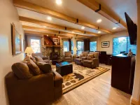 Premier 4 Bedroom, 4 Bath, by Village Gondola, Sleeps 10. 16% tax included. - Boutique