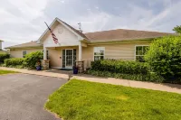 Beautiful Luxury Home located at Island Pointe Marina! Just 1 mile to downtown!