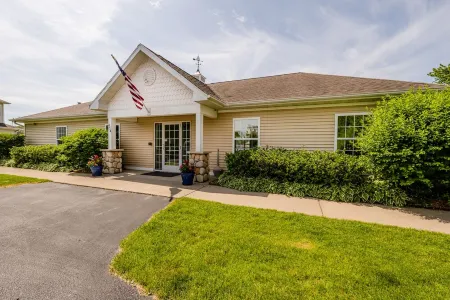 Beautiful Luxury Home located at Island Pointe Marina! Just 1 mile to downtown!