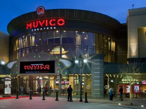 Mountain-Top Retreat with Private Sunset Patio & Epic Views 紐伯裡公園住宿飯店