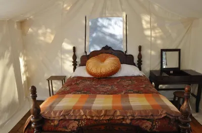 Humboldt Glamping! A unique experience...Your very own private camp! 레이디 버드 존슨 그로브 트레일 주변 호텔