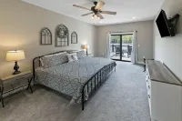 Break Away -  NEW Lakefront Modern Farmhouse 6BR-Outdoor Bar and Kitchen - 3-Star