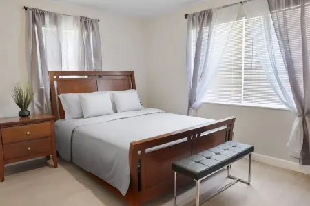 East by the Beach 411B Отели рядом с достопримечательностью «Coconuts on the Beach»