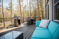Luxury Modern Lake Home  - Dogs Welcome - Sleeps 12 Hotels in Strafford County
