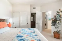 Relaxing Upscale Hawaiian Condo