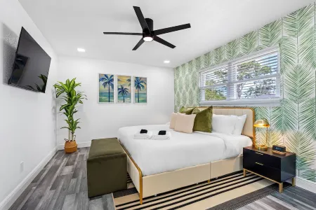 Modern Paradise - Heated Pool - Playground - Pickleball - Game Room