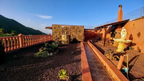 Rural house in a valley with sea views and swimming pool.
