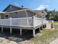 Waterfront Retreat Hotels in DeSoto County