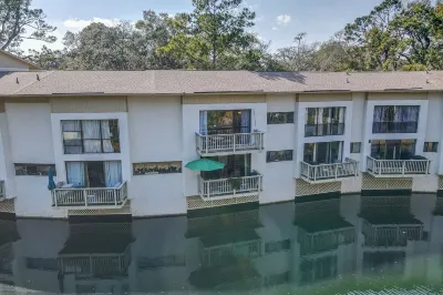 Spotless Stylish 1 Bedroom Condo Steps to Beach & Pool