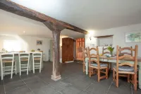 Beautiful apartment within Grade 1 listed Manor House