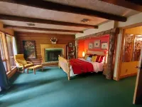 Majestic Mountain Cabin Retreat. Ski in ski out. Sleeps 14 팀파노고스 케이브 국가기념물 주변 호텔