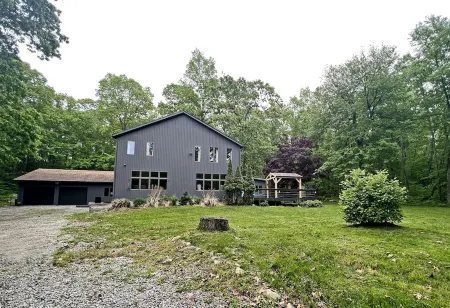 Secluded Farmhouse Retreat - Minutes from Mystic