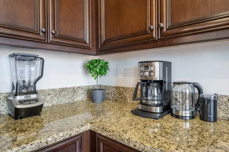 Spacious Home 7mi to Beach, King Bed, Spa, Firepit, Games, Perfect for Groups