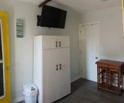 Studio Condo (Newly Renovated) - 150' to Beach 20 min to Portland