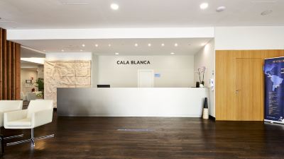 Front Desk Globales Cala Blanca Photo