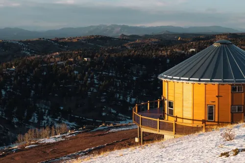 Luxury Off-Grid Yurt: Hot Tub, Epic Views, WiFi, 10 Mins from Cripple Creek!