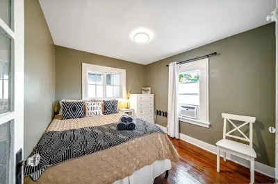 2BD Historic Lake Worth Cottage Walk to Lake Ave