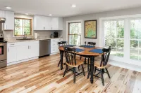 Maine Barn Hideaway- 2nd Floor Private Apartment