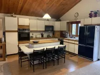 Large Glen chalet near Storyland in the White Mountains, club pool available