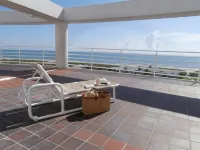 Modern Beachfront Complex 2 Minute Walk to Beach Ocean and Bay views! Sleeps 4
