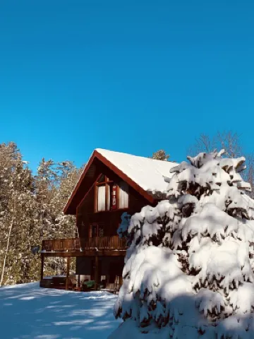 Warm Secluded Adirondack Chalet with Game Room and Bar/Lounge Hôtels à : Warrensburg