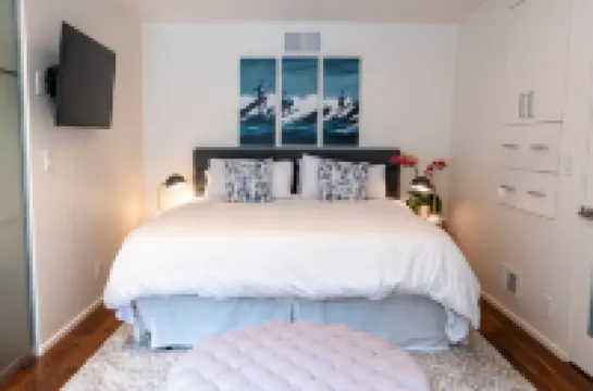 Private Luxurious Hollywood Oasis Pool/Spa-Close to Action Double Guest Quarters