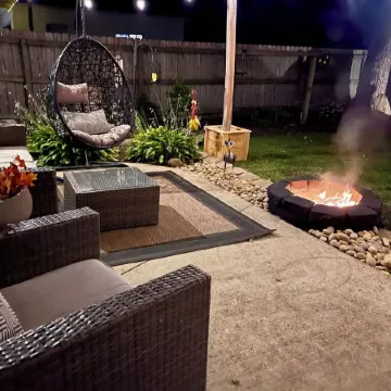 Cozy Home with LOTS of space- Less than 1 mile to ISU & IWU, 5 miles to airport