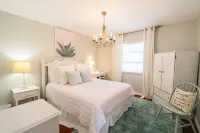 Golf cart+4BR/3B 2100sq Renovated, Large Pool and deck - جاكوزي