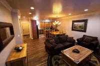 Snowbasin Lakeside Luxury 3bd.Hot tub.Garage. 2300sqft