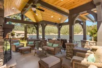 Waterfront Luxury Tiny Home w/ private dock on Deer Lake Hotels in Stevens County