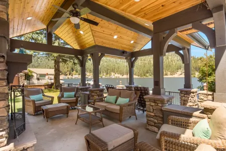 Waterfront Luxury Tiny Home w/ private dock on Deer Lake