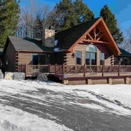 Lux Chalet-Ski View. 2 Fireplaces. Pool. Hot Tub. Sauna. Pizza Oven