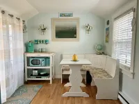 Cozy Cape Cottage Hotels in Brewster