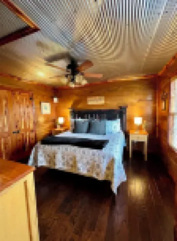 3 miles to Jack Daniels Distillery, 5 miles to Lost Creek Boat ramp