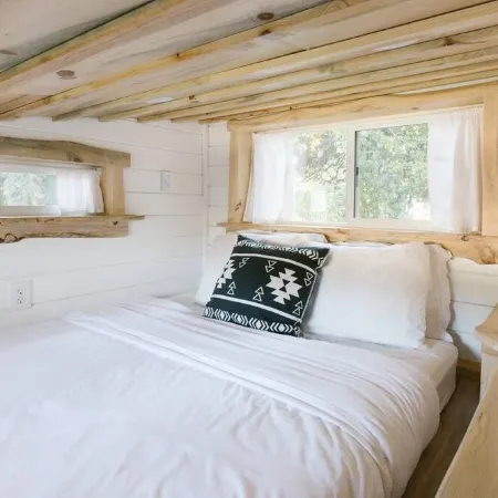 Modern Urban Tiny House w/ 2BR near Airport and Transportation-Private Setting