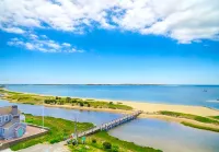 Walk to Beach - Renovated Cape Cod Ranch - 3 Bed w/ Game Room, Central AC & WiFi