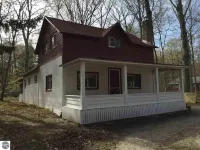 Large Crystalia Cottage along Famous M22 Vacation Corridor