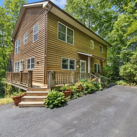 Treetop Montreat/Blk Mtn 5BR /4BA cabin w/Creek just 20 minutes to Asheville!