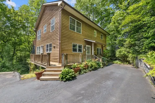 Treetop Montreat/Blk Mtn 5BR /4BA cabin w/Creek just 20 minutes to Asheville!