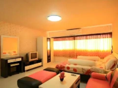 ดิลักซ์ ป๊อปปูลาร์ คอนโด