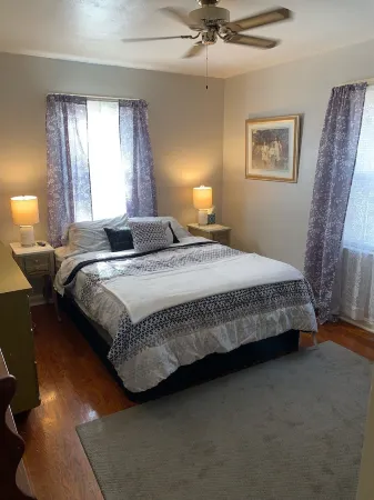 Aunt Doodle’s House 8 blocks from Historic Main Street.. Convenient location!