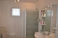 T2 apartment- BIG STANDING -clim- pool-beach 800m