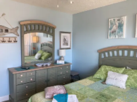 OCEANFRONT ! Family fun steps from the beach!😎🦀 pet friendly, linens included!