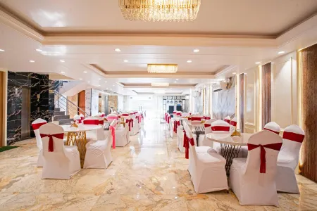 Treebo Royal Grand, Sector 71 Отели рядом с достопримечательностью «Radha Krishan Park»