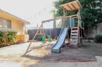 Modern Home 3-Br Retreat — Quiet, Cozy, & Family-Friendly in Fresno.